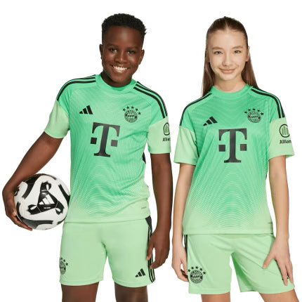 Bayern Munich 2025/26 Goalkeeper – Kit Kids